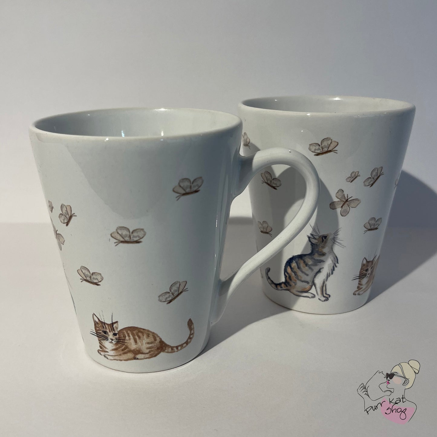 Mok met kat en vlinders